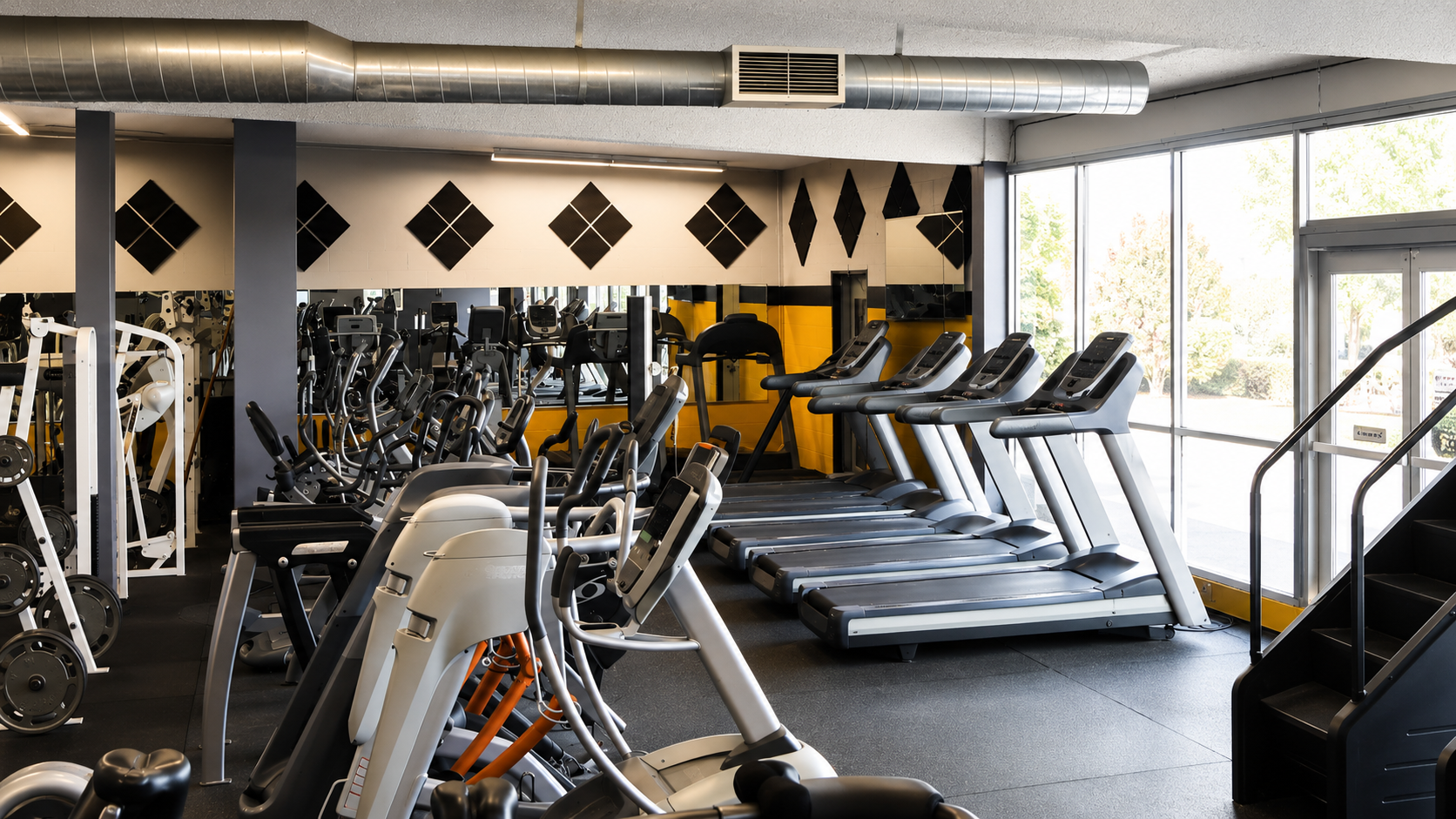 Cardio deck with treadmills and ellipticals overlooking Madras, Oregon